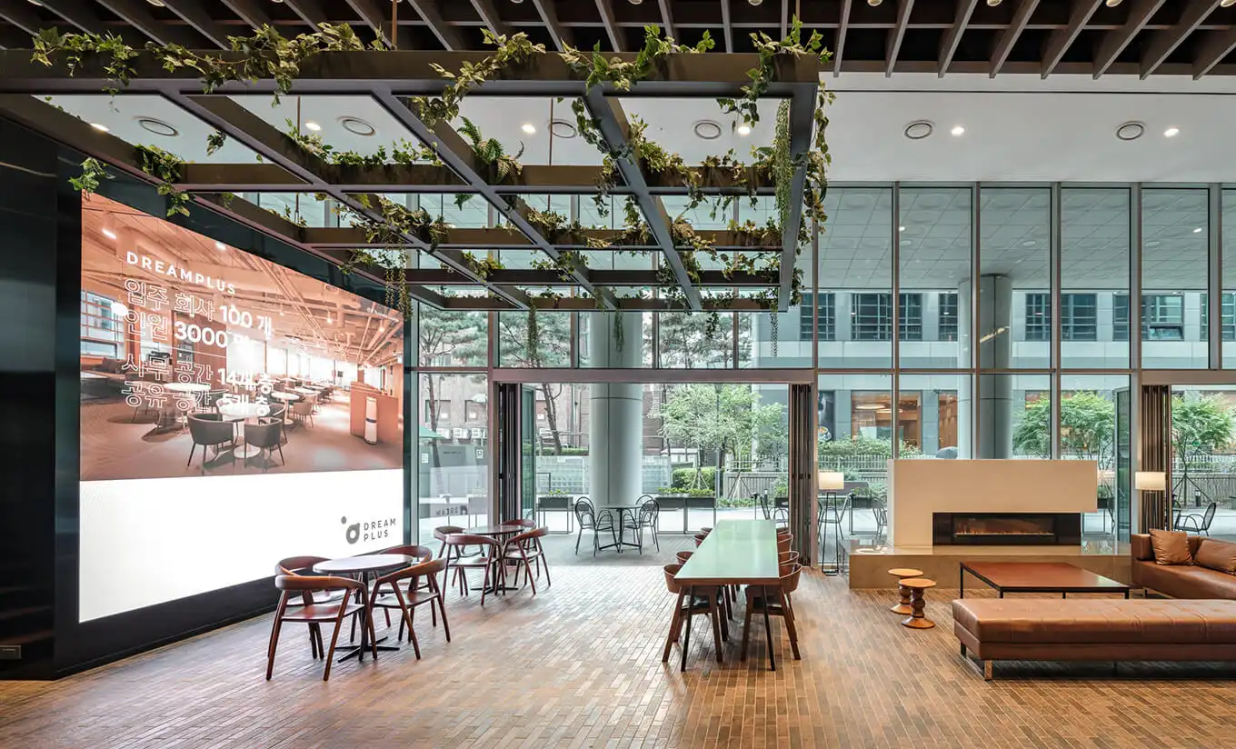 DreamPlus, a coworking space for startups created by Hanwha Life, offers young entrepreneurs the support they need.