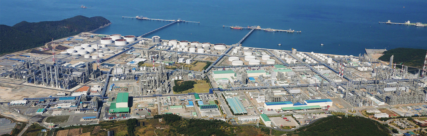 At the Daesan Petrochemical Complex, Hanwha produces a wide range of products needed for energy from gasoline to polymers.