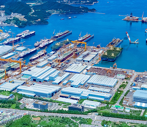 Hanwha Ocean produces high-quality ships at its fully automated shipyard in Geoje, South Korea. 