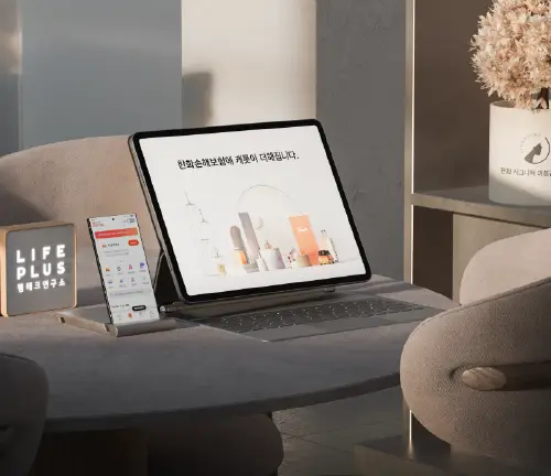 Hanwha General Insurance employees in a meeting