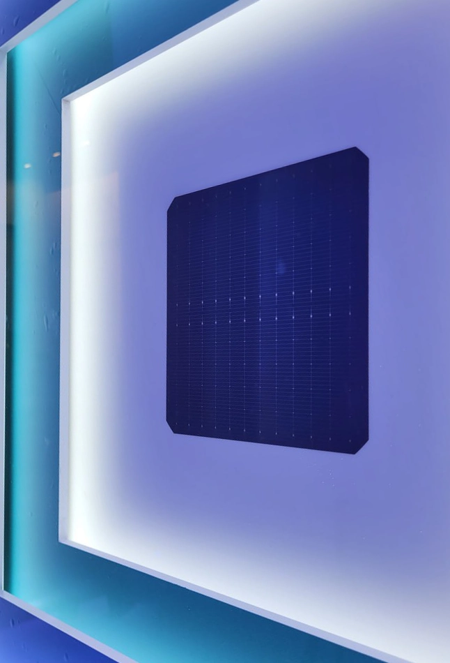 Hanwha Qcells set a world record for tandem solar cell efficiency on a scalable full-area M10-sized cell.