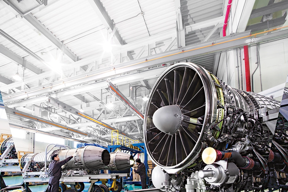 Workers assembling aero-engines at Hanwha Aerospace’s Changwon facility