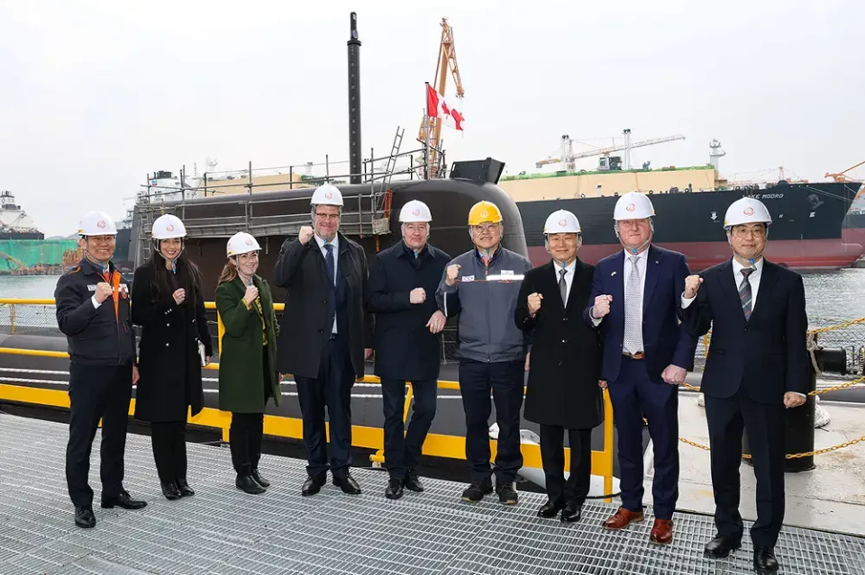 The Honourable Stephen Fuhr and members of the Canadian delegation visiting Geoje shipyard