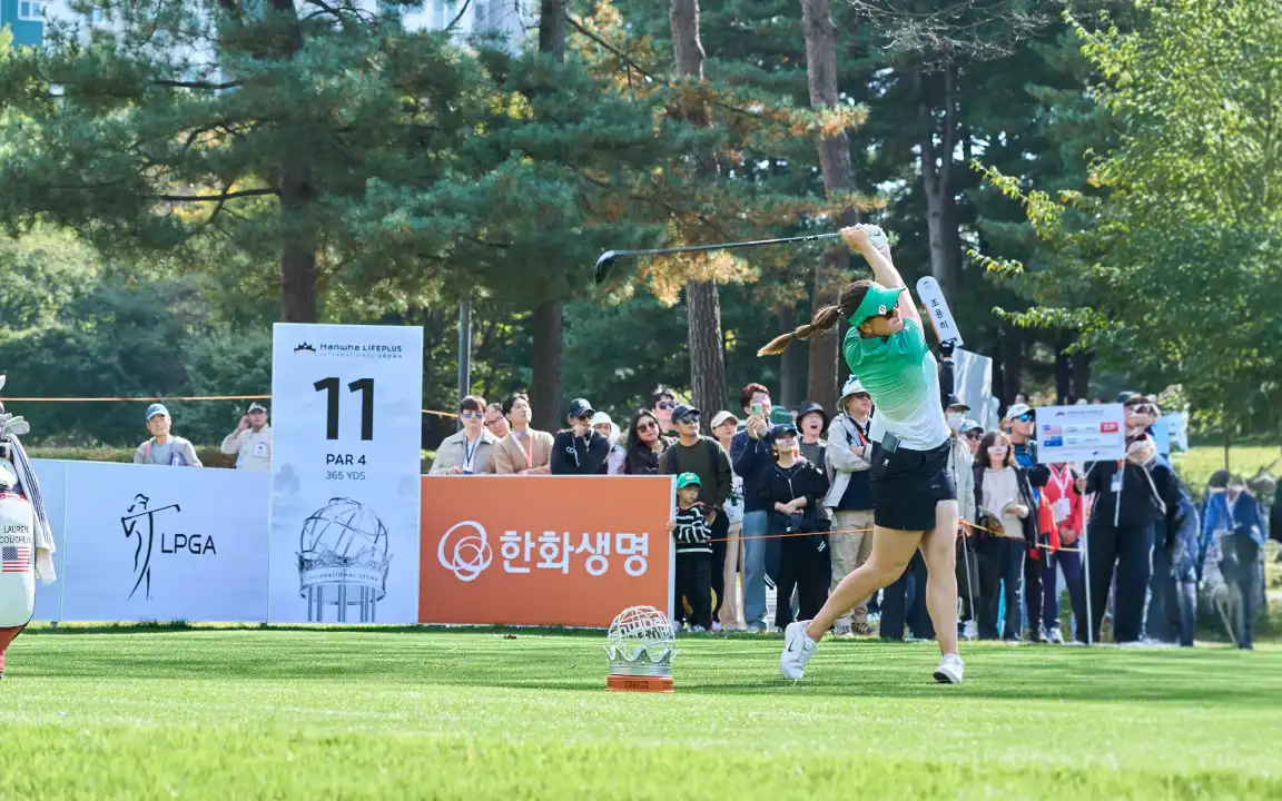An Australian golfer tees off as spectators watch during the 2025 Hanwha LIFEPLUS International Crown.