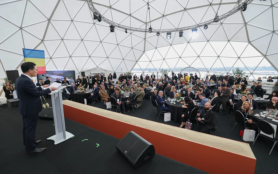 Hanwha Aerospace CEO Hae-il Son addresses attendees at the H-ACE groundbreaking ceremony in Petrești, Romania. 
