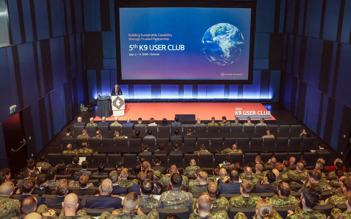 Peter JK Bae of Hanwha Aerospace delivers a keynote address at the fifth K9 User Club